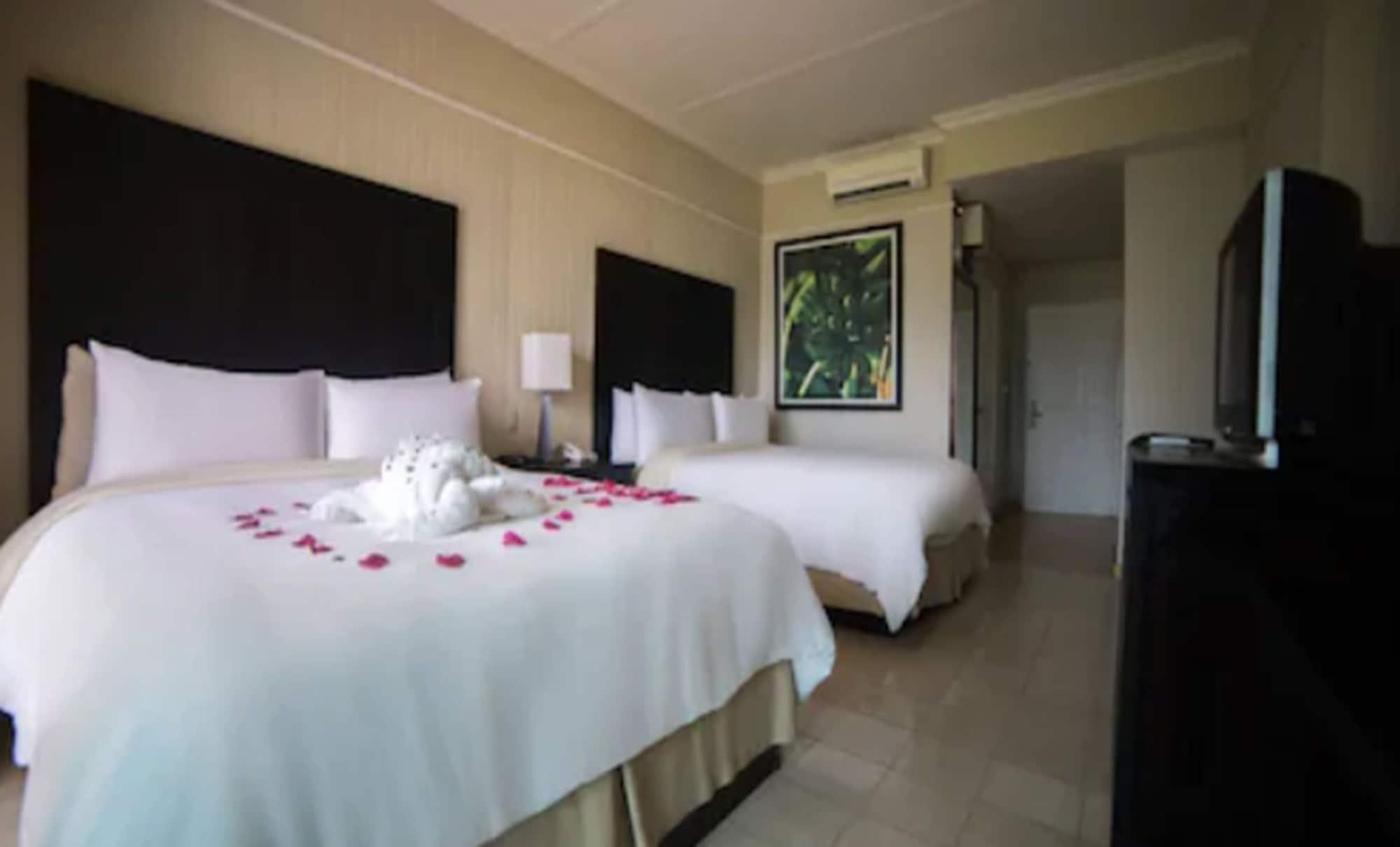 Playa Tortuga Hotel And Beach Resort Bocas Town Luaran gambar